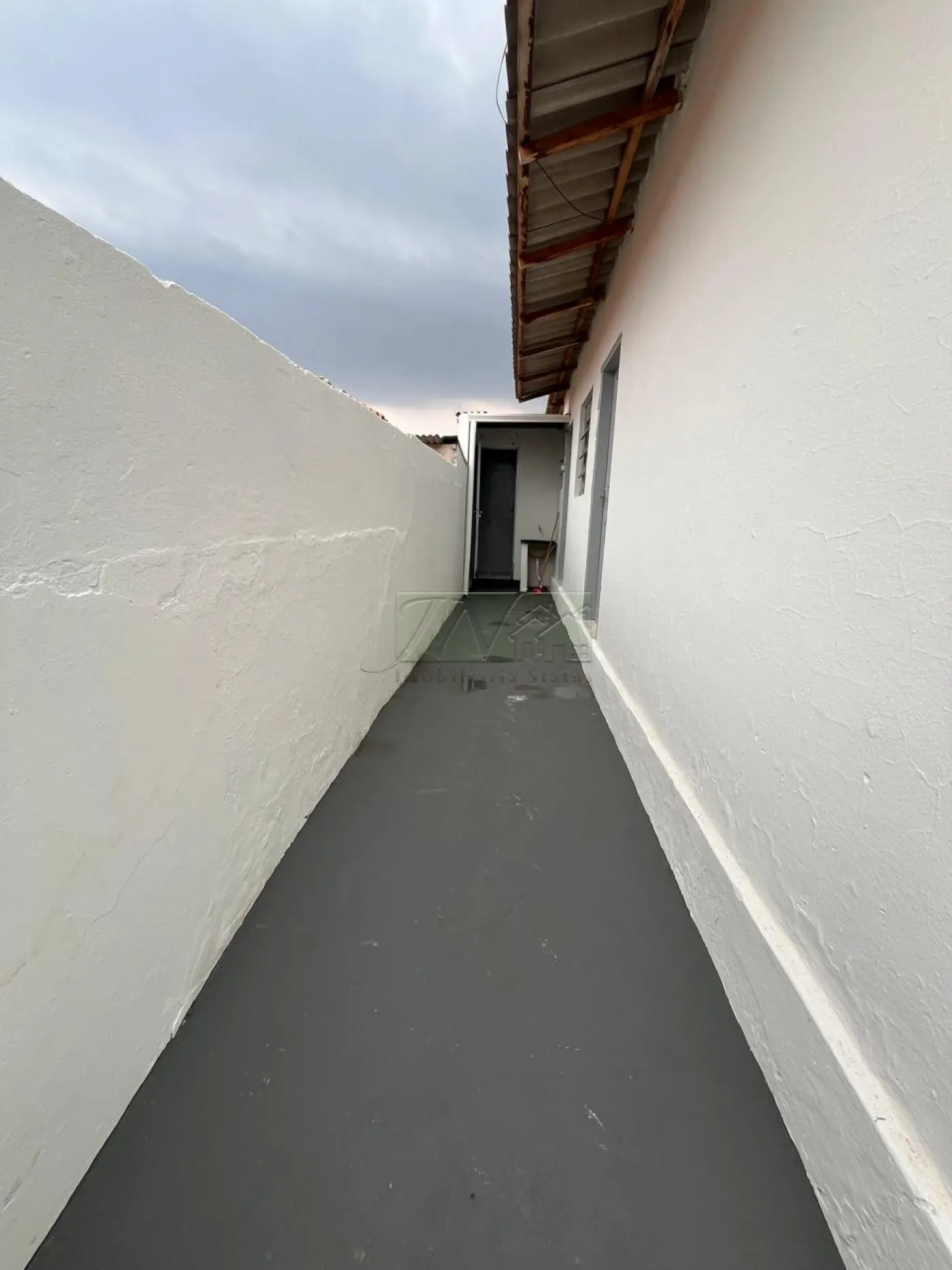 Alugar Residenciais / Casas em Santa Cruz do Rio Pardo R$ 550,00 - Foto 3