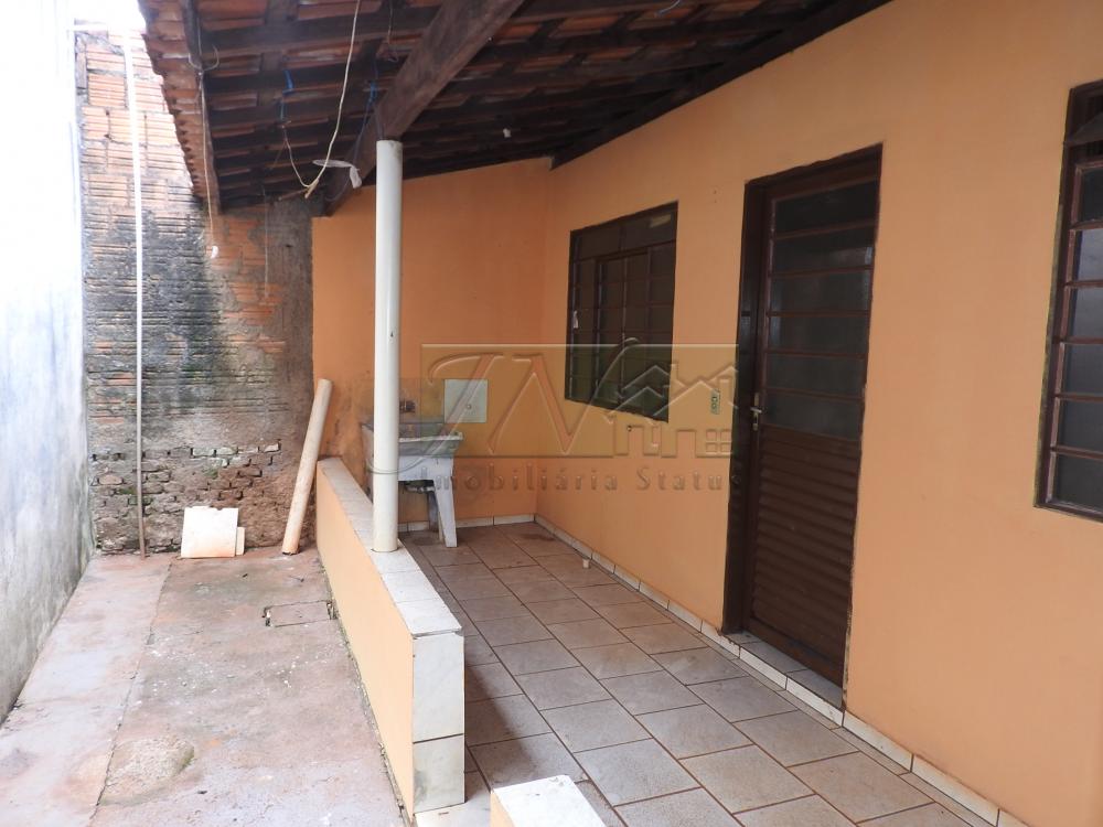 Alugar Residenciais / Casas em Santa Cruz do Rio Pardo R$ 700,00 - Foto 4