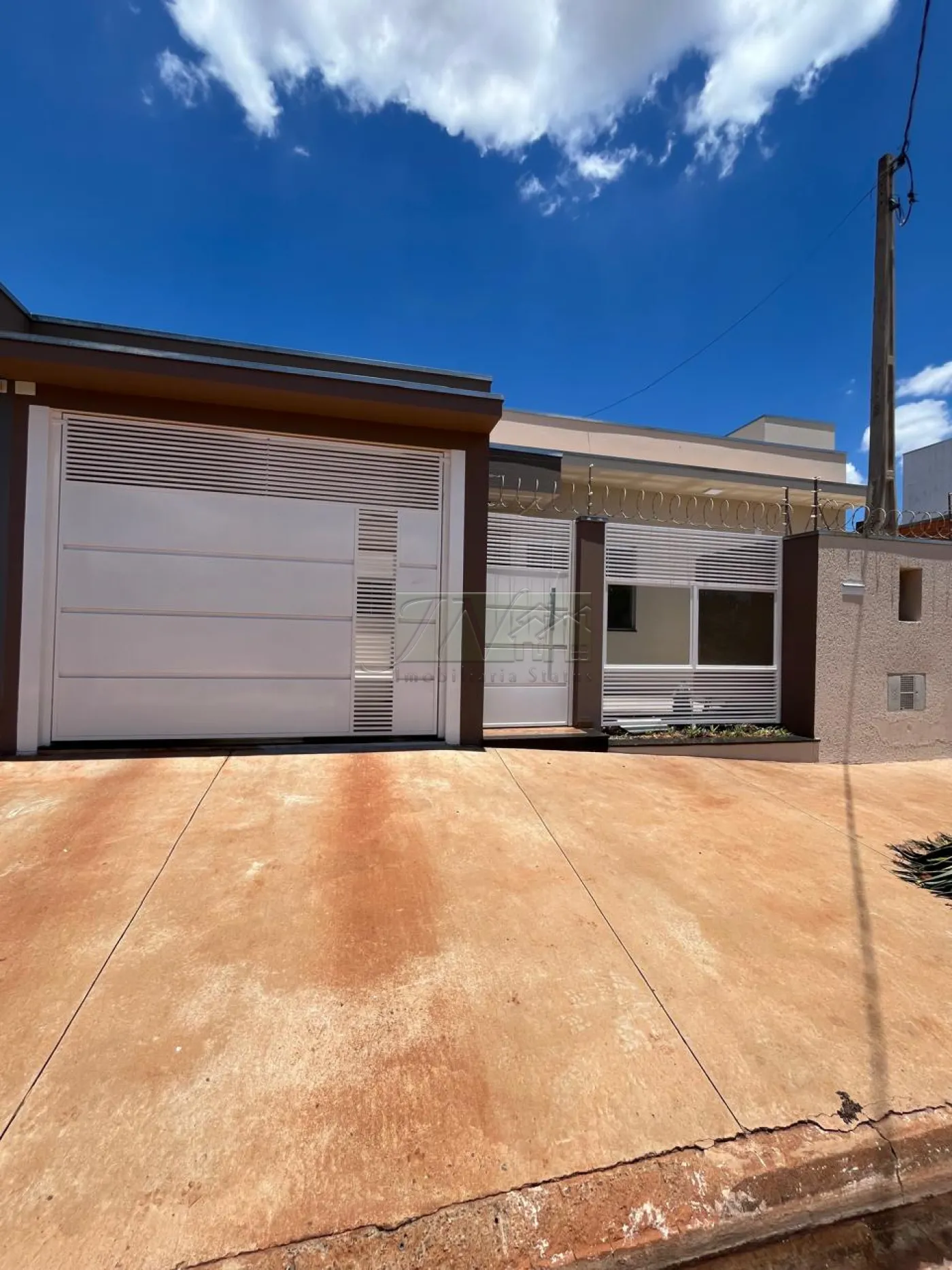 Alugar Residenciais / Casas em Santa Cruz do Rio Pardo R$ 1.450,00 - Foto 1