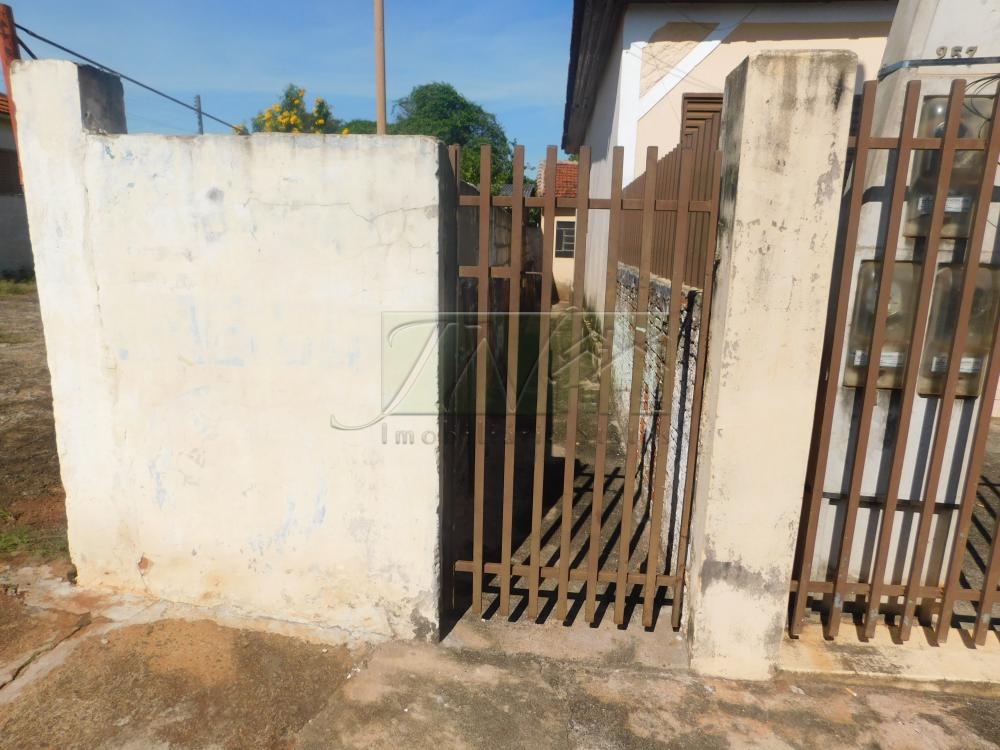 Alugar Residenciais / Casas em Santa Cruz do Rio Pardo R$ 600,00 - Foto 1