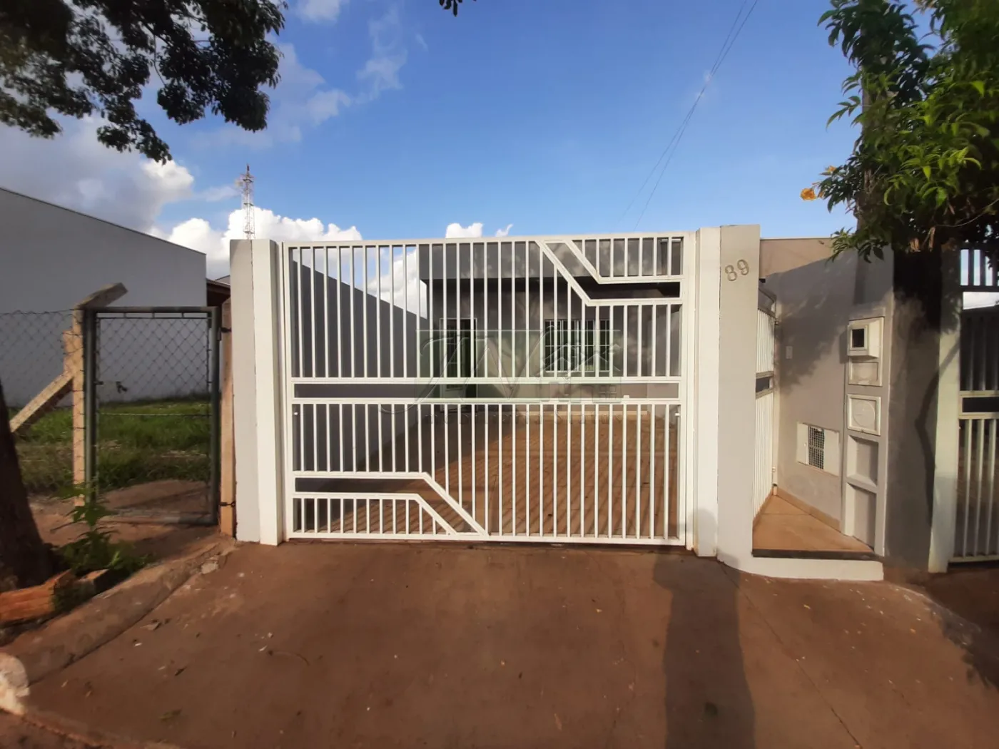 Alugar Residenciais / Casas em Santa Cruz do Rio Pardo R$ 1.300,00 - Foto 1