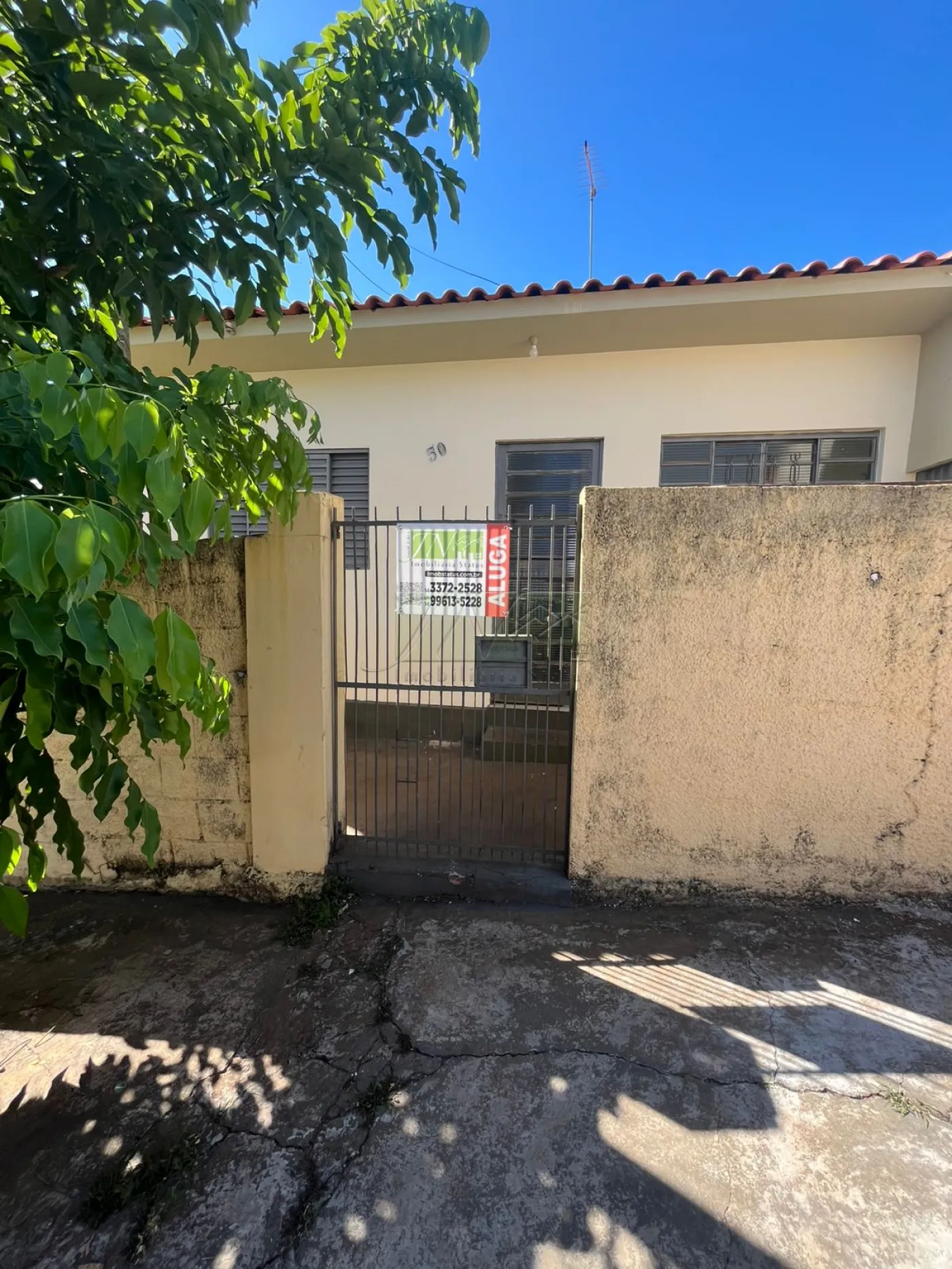 Alugar Residenciais / Casas em Santa Cruz do Rio Pardo R$ 1.100,00 - Foto 1