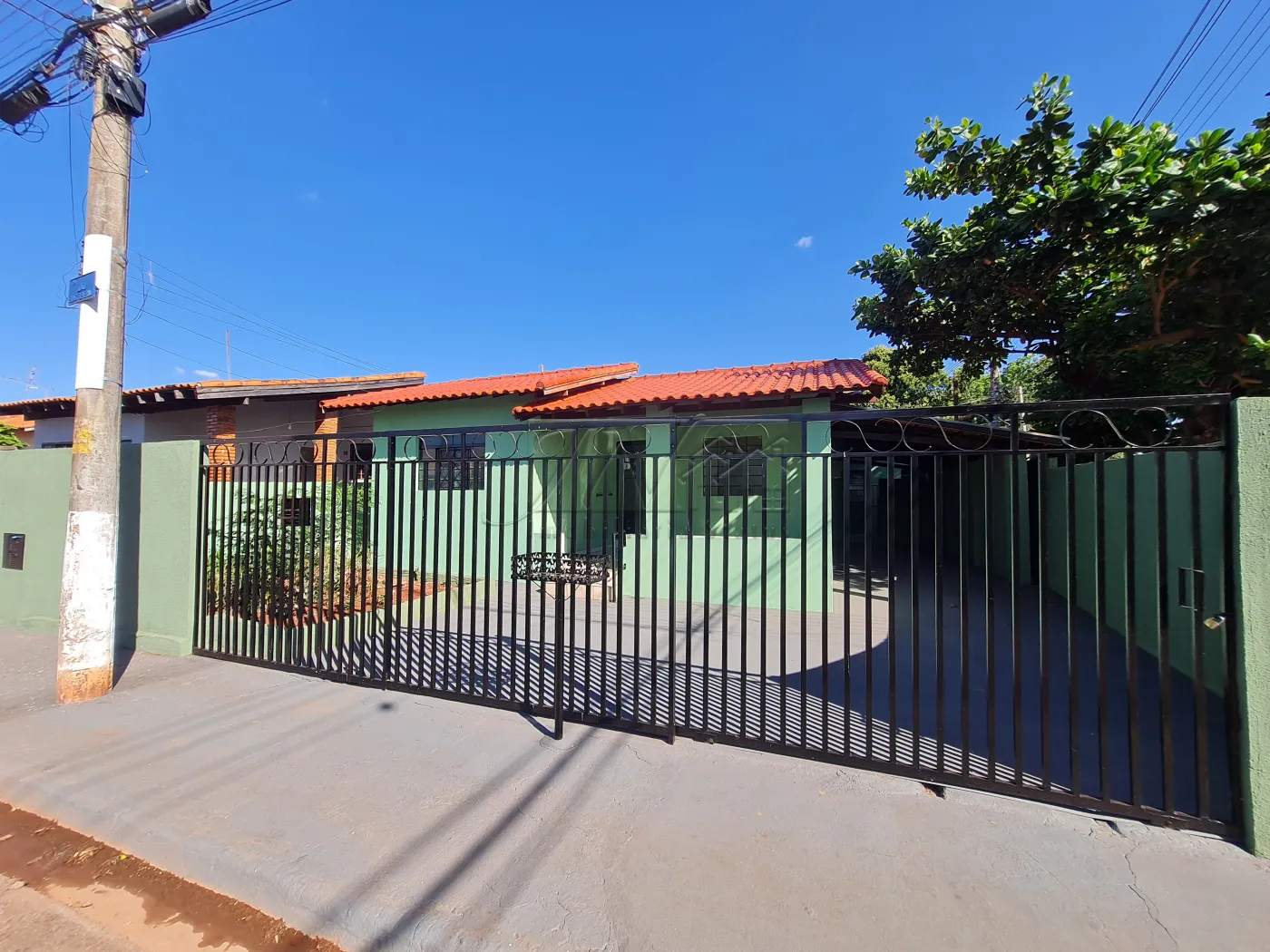 Alugar Residenciais / Casas em Santa Cruz do Rio Pardo R$ 1.000,00 - Foto 2