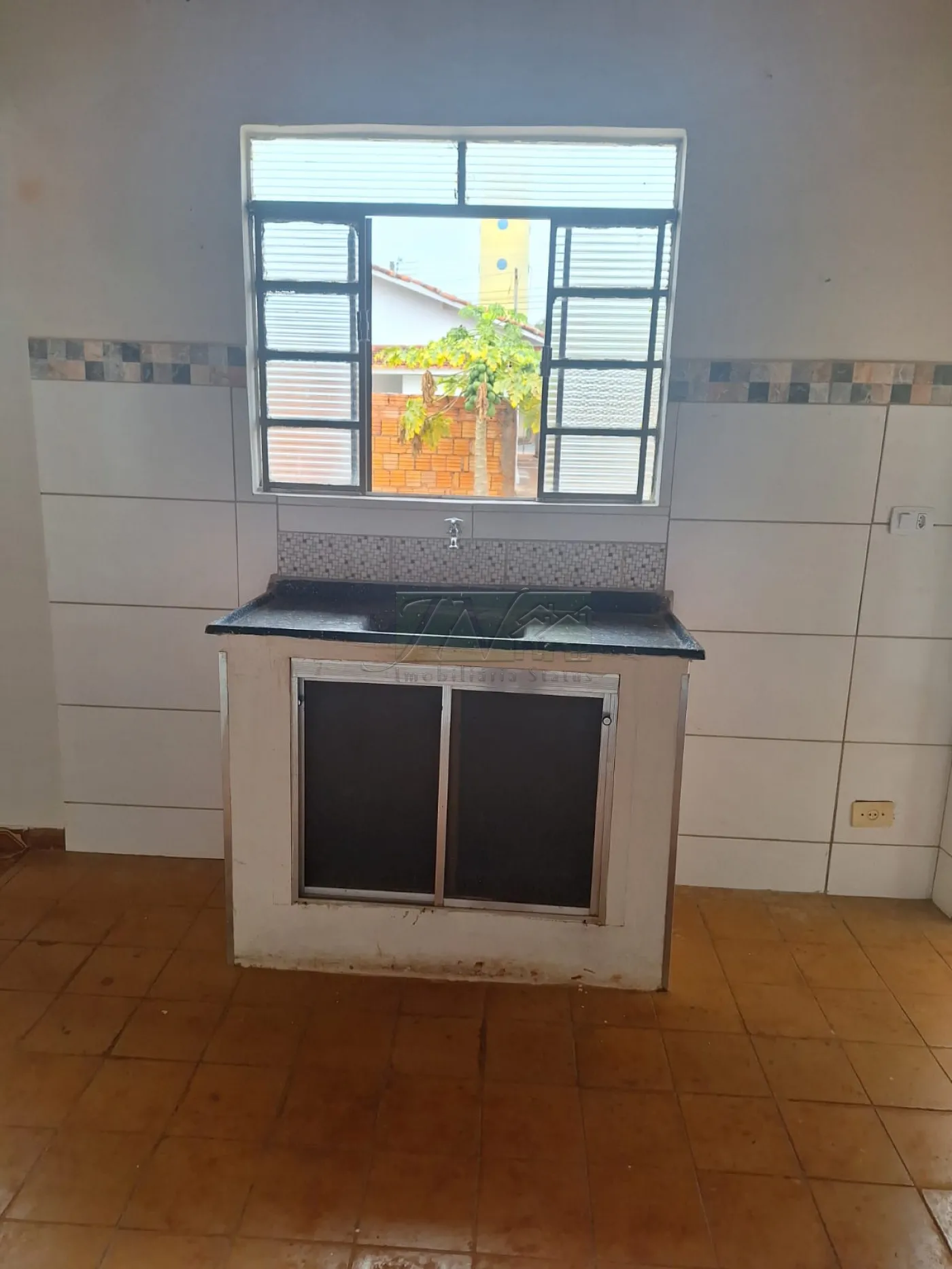 Alugar Residenciais / Casas em Santa Cruz do Rio Pardo R$ 700,00 - Foto 5