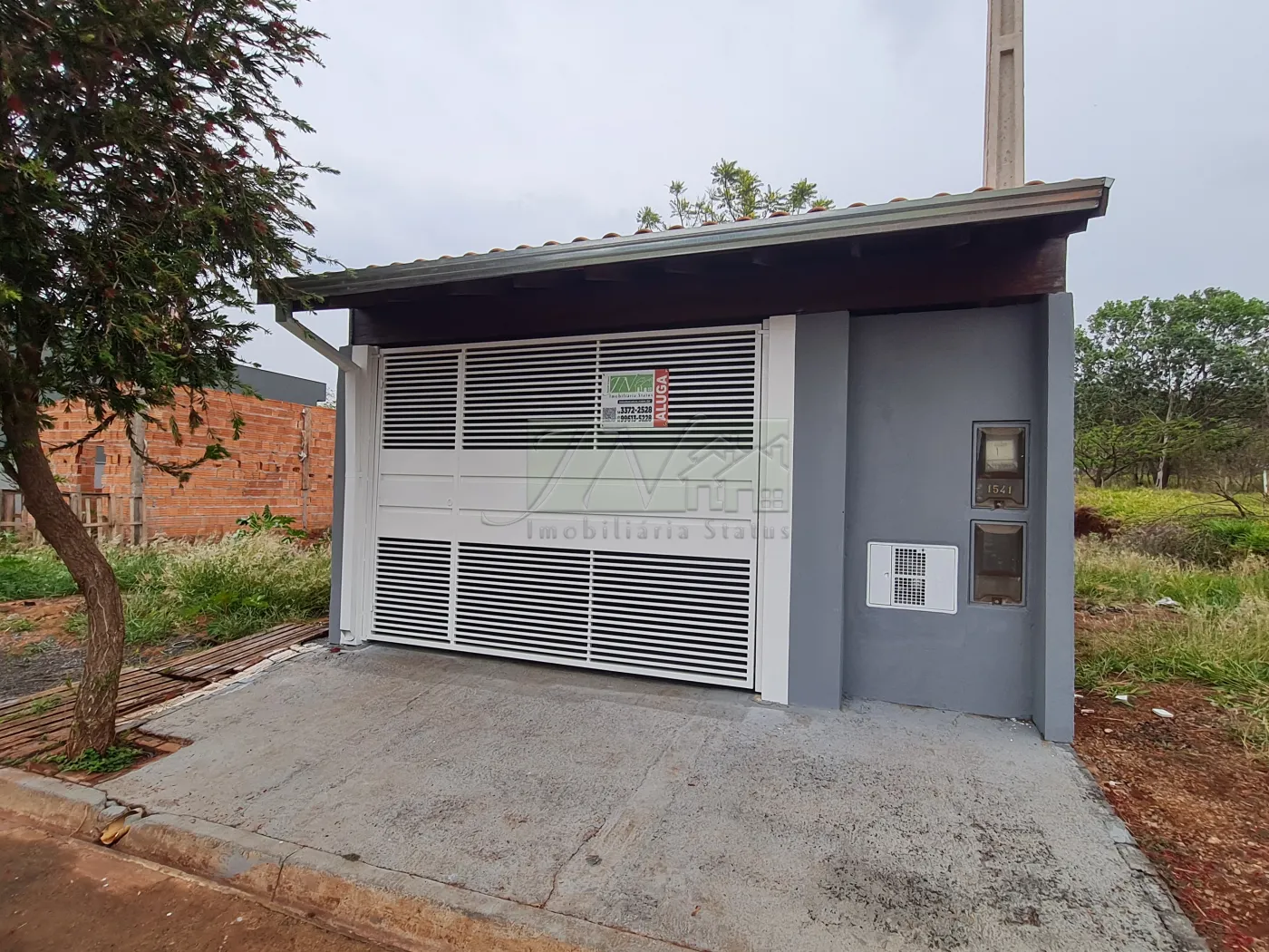 Alugar Residenciais / Casas em Santa Cruz do Rio Pardo R$ 1.100,00 - Foto 2