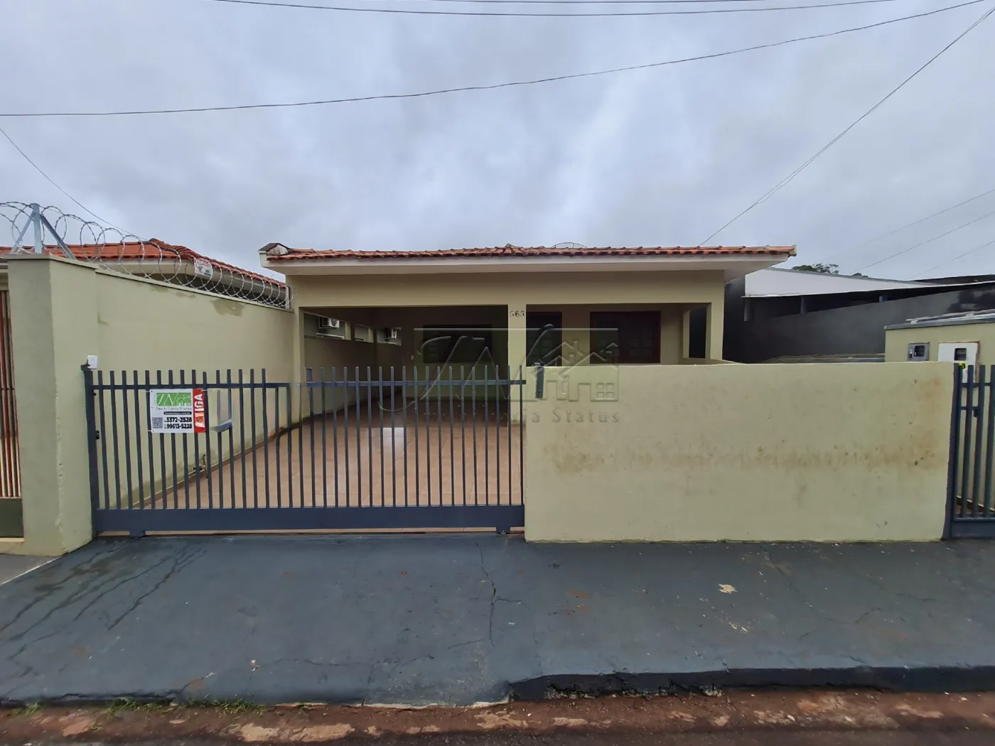 Alugar Residenciais / Casas em Santa Cruz do Rio Pardo R$ 1.300,00 - Foto 2