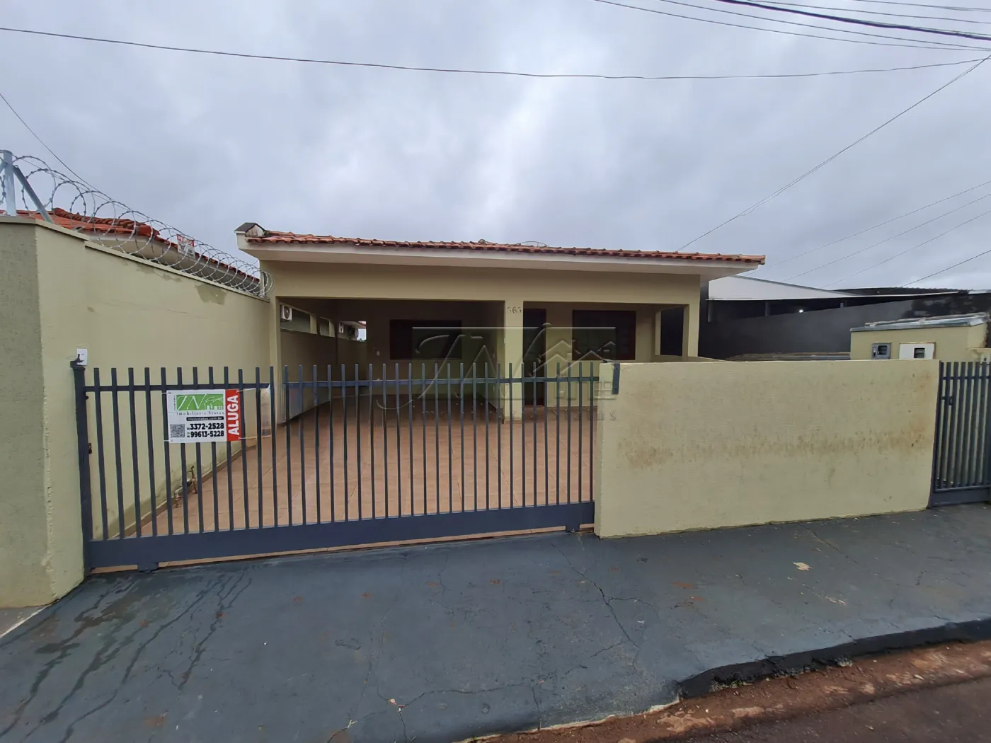 Alugar Residenciais / Casas em Santa Cruz do Rio Pardo R$ 1.300,00 - Foto 1