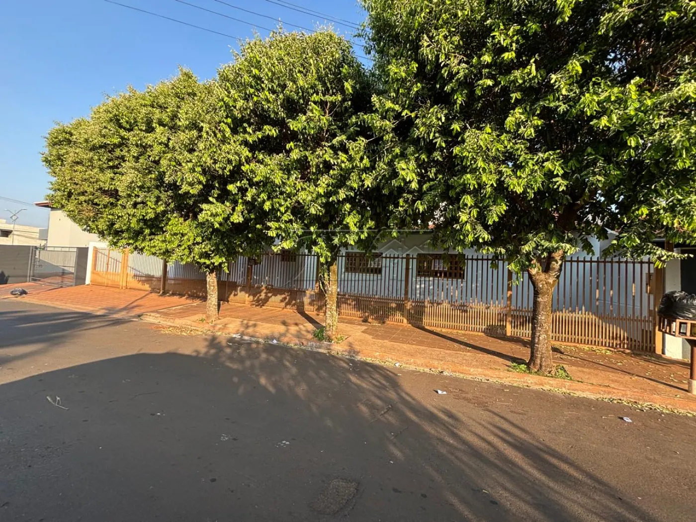 Alugar Residenciais / Casas em Santa Cruz do Rio Pardo R$ 3.700,00 - Foto 2