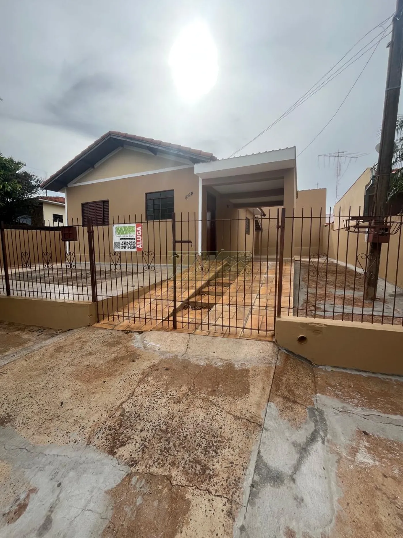 Alugar Residenciais / Casas em Santa Cruz do Rio Pardo R$ 950,00 - Foto 1