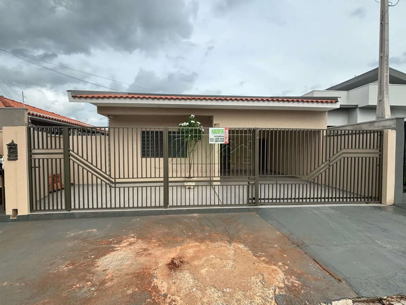 Alugar Residenciais / Casas em Santa Cruz do Rio Pardo R$ 2.300,00 - Foto 1