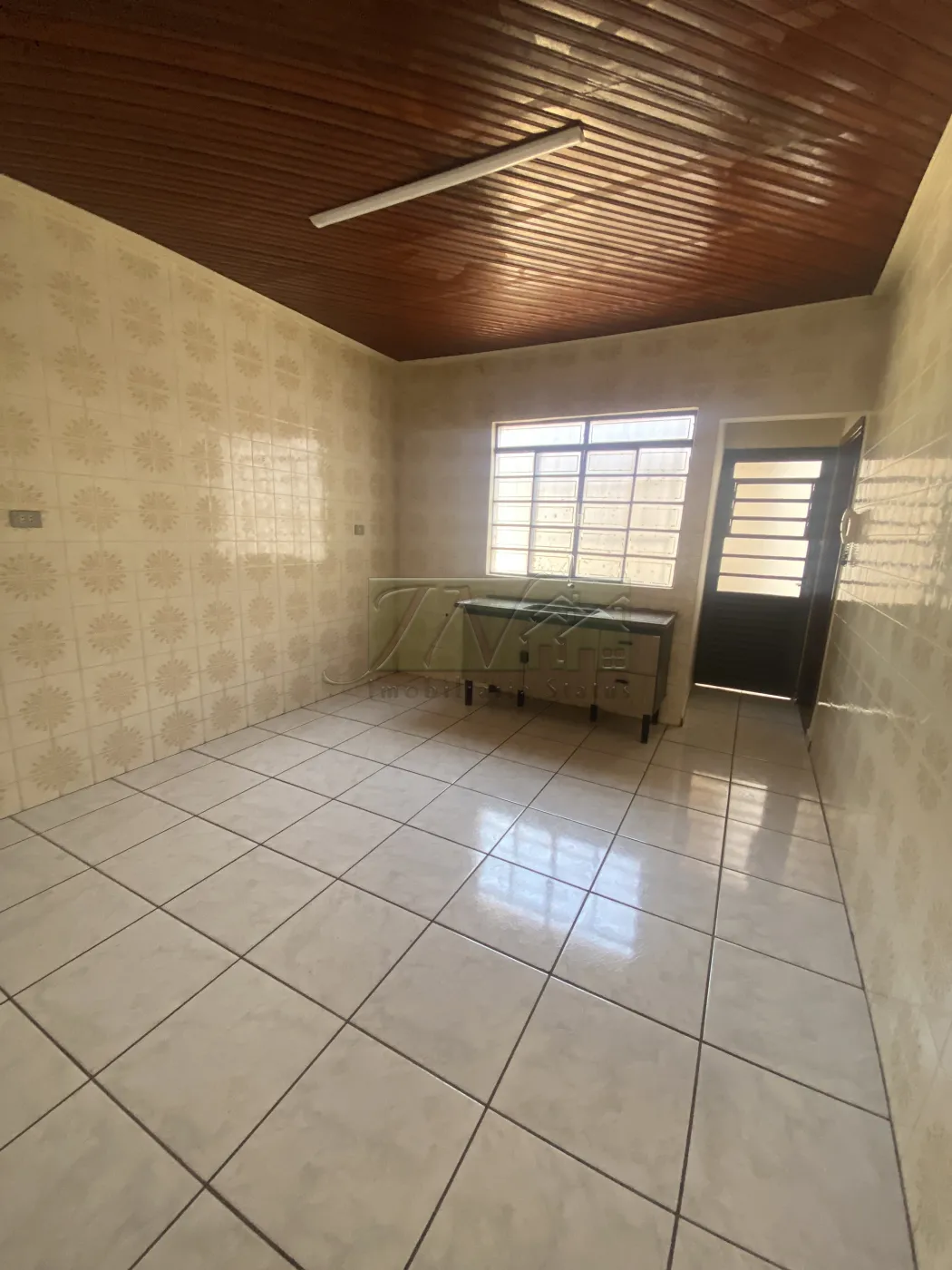 Alugar Residenciais / Casas em Santa Cruz do Rio Pardo R$ 1.800,00 - Foto 6