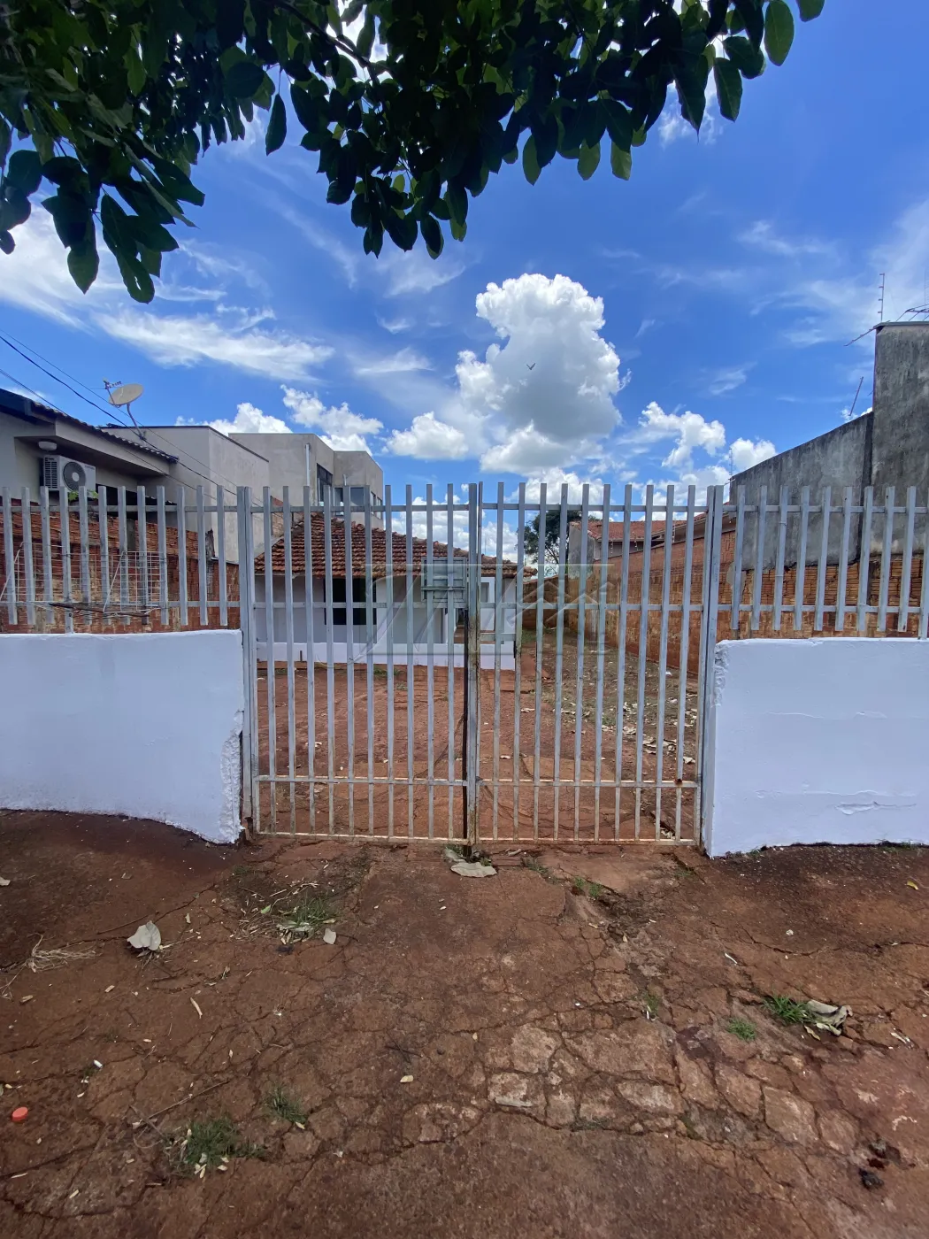 Alugar Residenciais / Casas em Santa Cruz do Rio Pardo R$ 800,00 - Foto 1