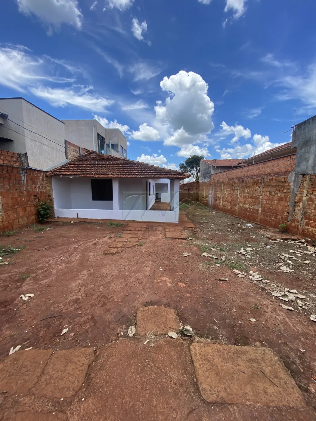 Alugar Residenciais / Casas em Santa Cruz do Rio Pardo R$ 800,00 - Foto 2