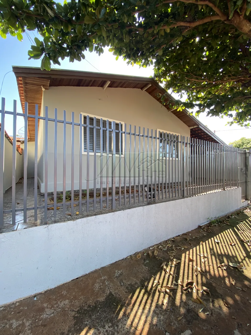 Alugar Residenciais / Casas em Santa Cruz do Rio Pardo R$ 1.100,00 - Foto 3