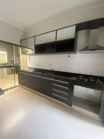 Alugar Residenciais / Casas em Santa Cruz do Rio Pardo R$ 2.650,00 - Foto 8