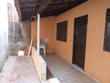 Alugar Residenciais / Casas em Santa Cruz do Rio Pardo R$ 700,00 - Foto 4