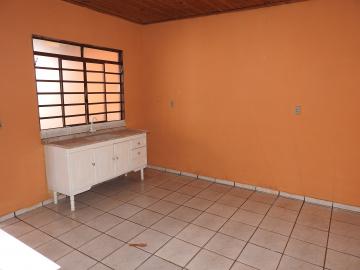 Alugar Residenciais / Casas em Santa Cruz do Rio Pardo R$ 700,00 - Foto 6