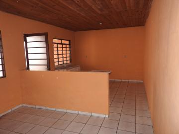 Alugar Residenciais / Casas em Santa Cruz do Rio Pardo R$ 700,00 - Foto 7