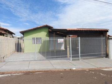 Alugar Residenciais / Casas em Santa Cruz do Rio Pardo R$ 1.300,00 - Foto 1