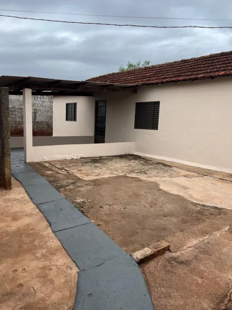 Alugar Residenciais / Casas em Santa Cruz do Rio Pardo R$ 800,00 - Foto 4