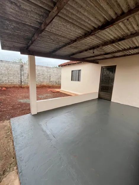 Alugar Residenciais / Casas em Santa Cruz do Rio Pardo R$ 800,00 - Foto 5