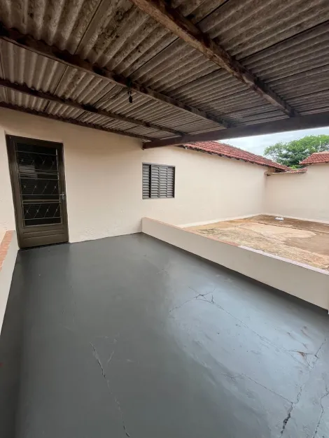 Alugar Residenciais / Casas em Santa Cruz do Rio Pardo R$ 800,00 - Foto 6