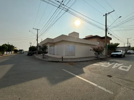 Alugar Residenciais / Casas em Santa Cruz do Rio Pardo R$ 3.000,00 - Foto 2