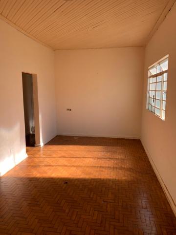 Alugar Residenciais / Casas em Santa Cruz do Rio Pardo R$ 850,00 - Foto 4