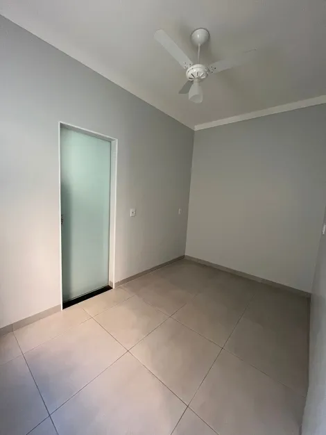 Alugar Residenciais / Kitnet em Santa Cruz do Rio Pardo R$ 950,00 - Foto 4