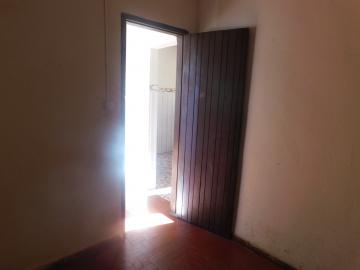 Alugar Residenciais / Casas em Santa Cruz do Rio Pardo R$ 600,00 - Foto 9