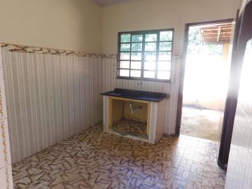 Alugar Residenciais / Casas em Santa Cruz do Rio Pardo R$ 600,00 - Foto 10