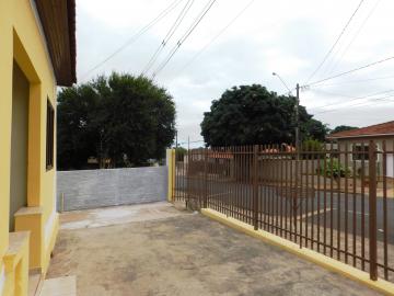 Alugar Residenciais / Casas em Santa Cruz do Rio Pardo R$ 900,00 - Foto 4