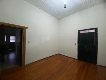 Alugar Residenciais / Casas em Santa Cruz do Rio Pardo R$ 1.300,00 - Foto 4