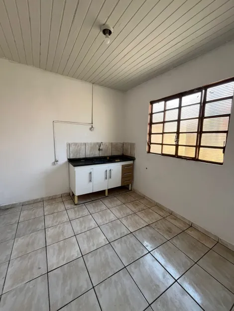 Alugar Residenciais / Casas em Santa Cruz do Rio Pardo R$ 680,00 - Foto 8