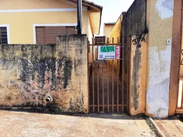 Residenciais / Casas em Santa Cruz do Rio Pardo Alugar por R$680,00