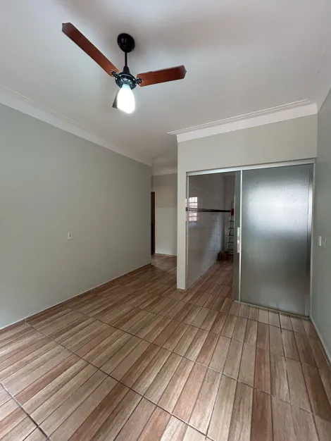 Alugar Residenciais / Casas em Santa Cruz do Rio Pardo R$ 1.350,00 - Foto 6