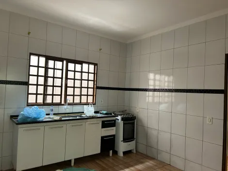 Alugar Residenciais / Casas em Santa Cruz do Rio Pardo R$ 1.350,00 - Foto 7