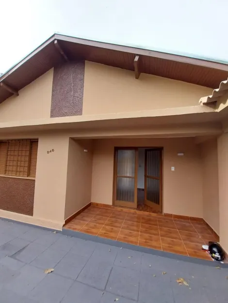 Alugar Residenciais / Casas em Santa Cruz do Rio Pardo R$ 1.350,00 - Foto 2