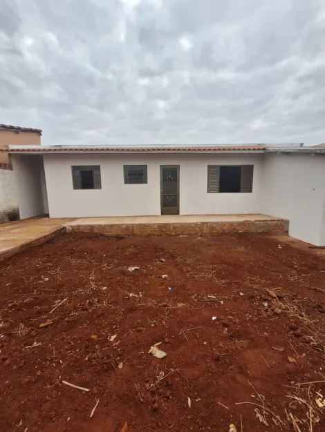 Alugar Residenciais / Casas em Santa Cruz do Rio Pardo R$ 700,00 - Foto 2