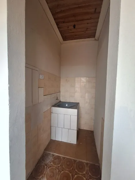 Alugar Residenciais / Casas em Santa Cruz do Rio Pardo R$ 700,00 - Foto 8