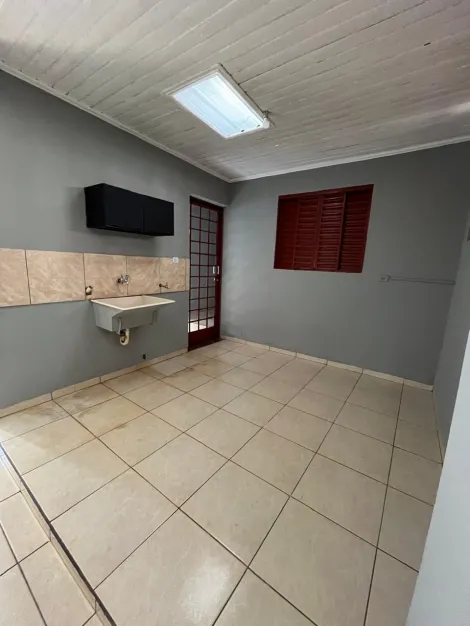 Alugar Residenciais / Casas em Santa Cruz do Rio Pardo R$ 1.550,00 - Foto 10