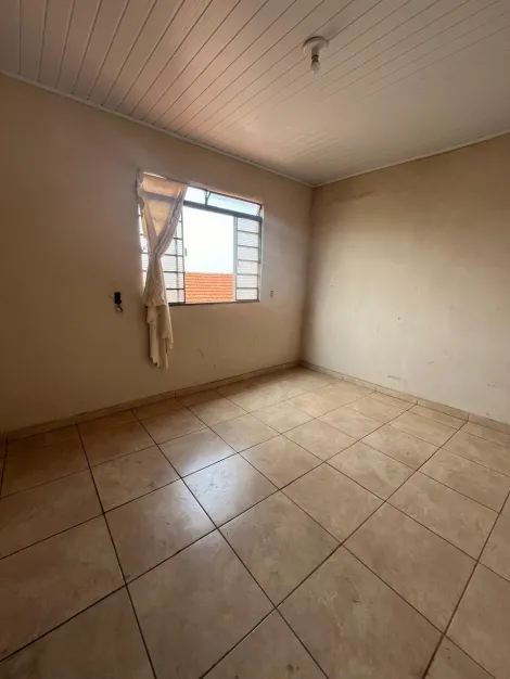 Alugar Residenciais / Casas em Santa Cruz do Rio Pardo R$ 900,00 - Foto 4