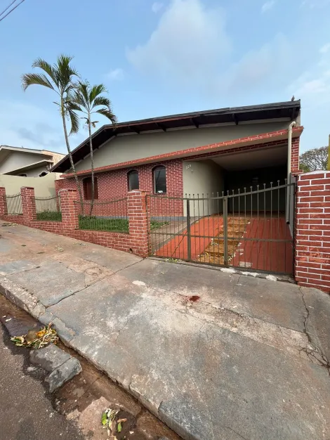 Alugar Residenciais / Casas em Santa Cruz do Rio Pardo R$ 1.500,00 - Foto 1