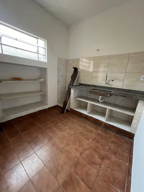 Alugar Residenciais / Casas em Santa Cruz do Rio Pardo R$ 1.500,00 - Foto 13