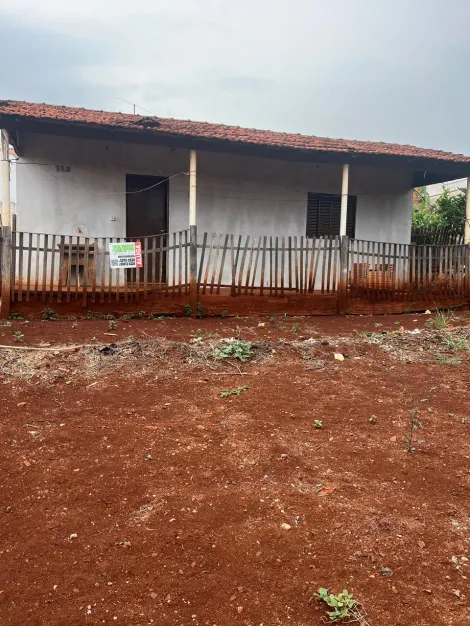 Alugar Residenciais / Casas em Santa Cruz do Rio Pardo. apenas R$ 600,00