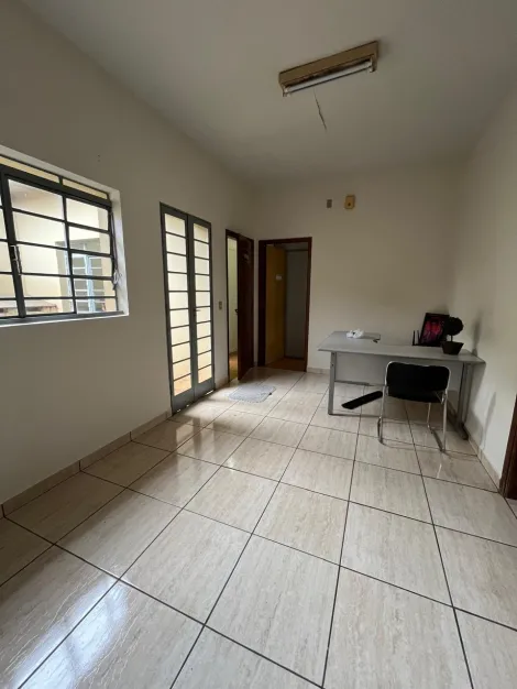 Alugar Comerciais / Sala Comercial em Santa Cruz do Rio Pardo R$ 600,00 - Foto 4