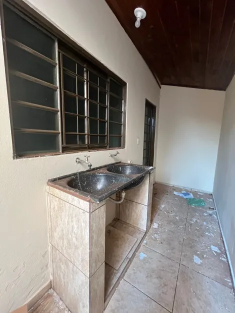 Alugar Residenciais / Casas em Santa Cruz do Rio Pardo R$ 1.350,00 - Foto 12