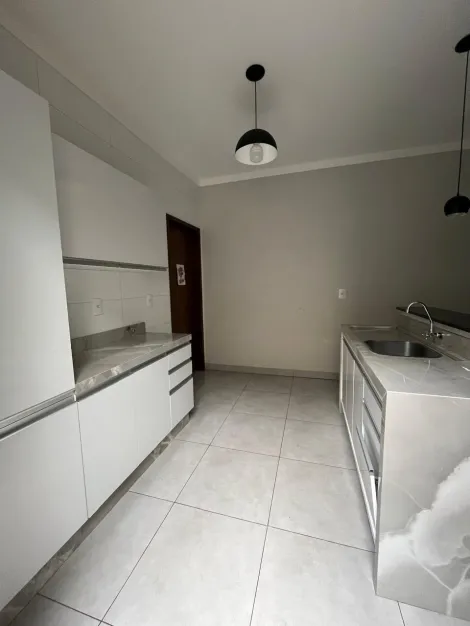 Alugar Residenciais / Casas em Santa Cruz do Rio Pardo R$ 1.400,00 - Foto 6