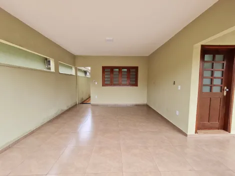 Alugar Residenciais / Casas em Santa Cruz do Rio Pardo R$ 1.300,00 - Foto 4