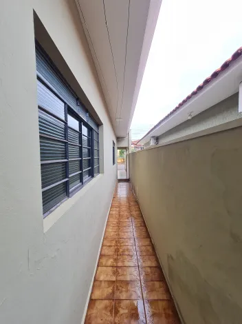 Alugar Residenciais / Casas em Santa Cruz do Rio Pardo R$ 1.300,00 - Foto 17